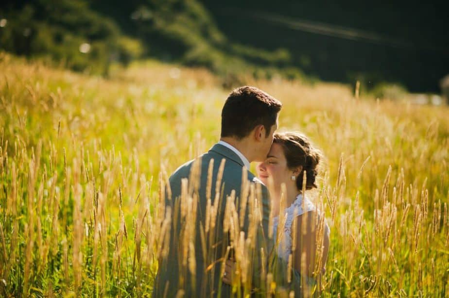 couple kissing in meadow
