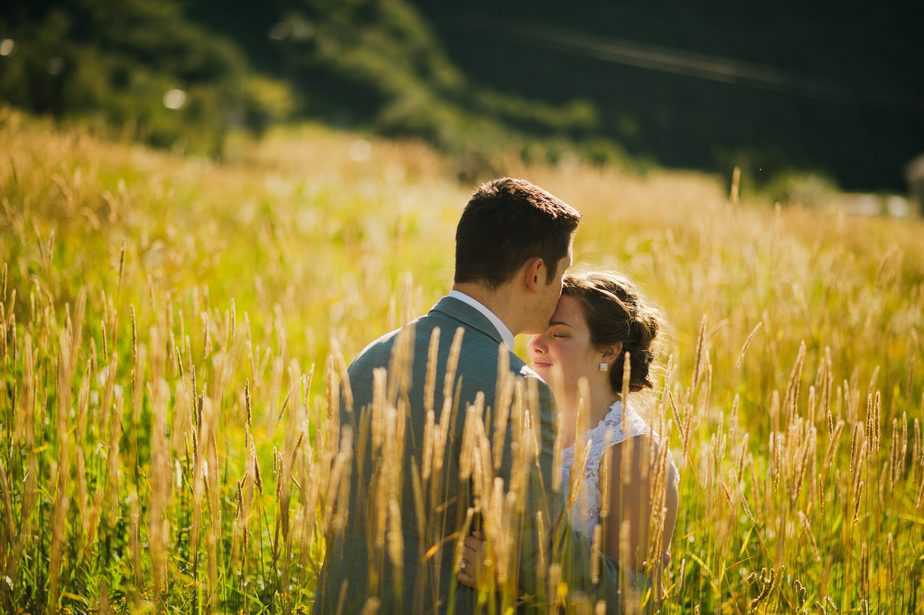 couple kissing in meadow